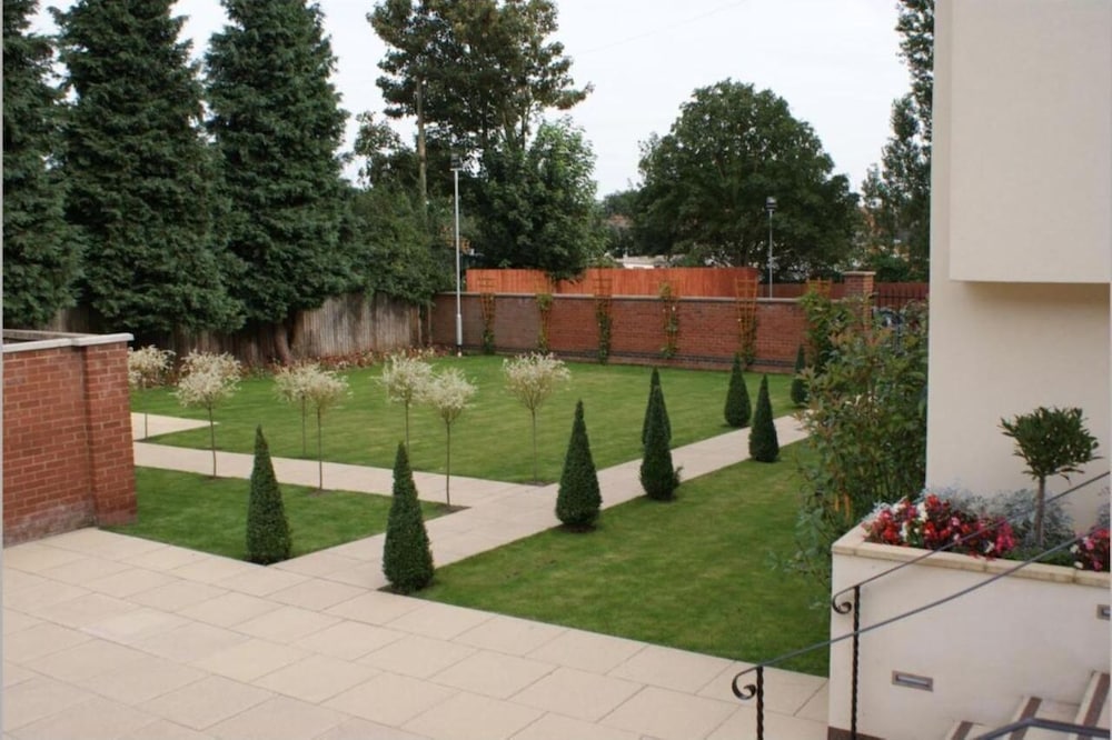 The R Inn Hotel 17/25