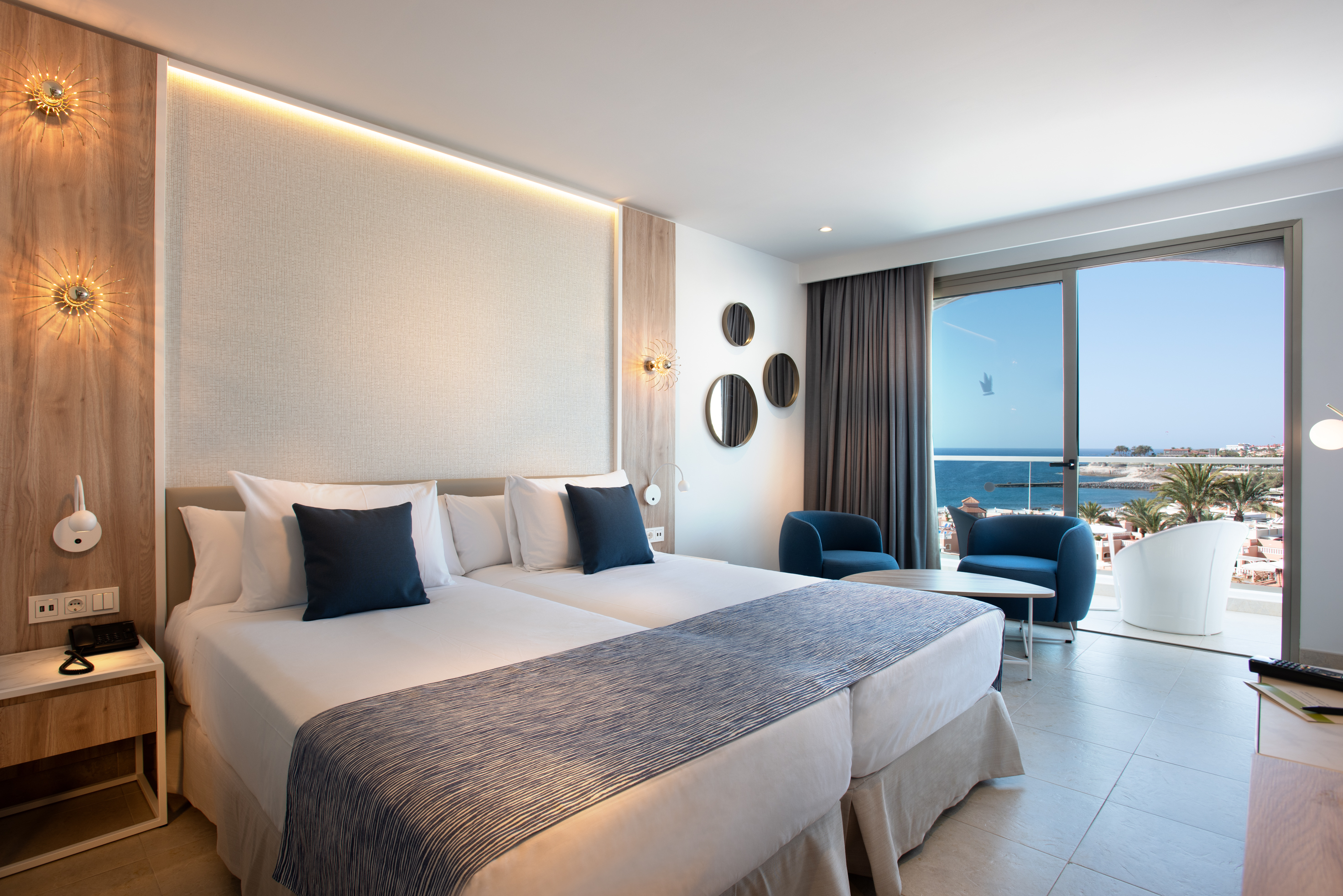 Standard, Single, Side Sea View