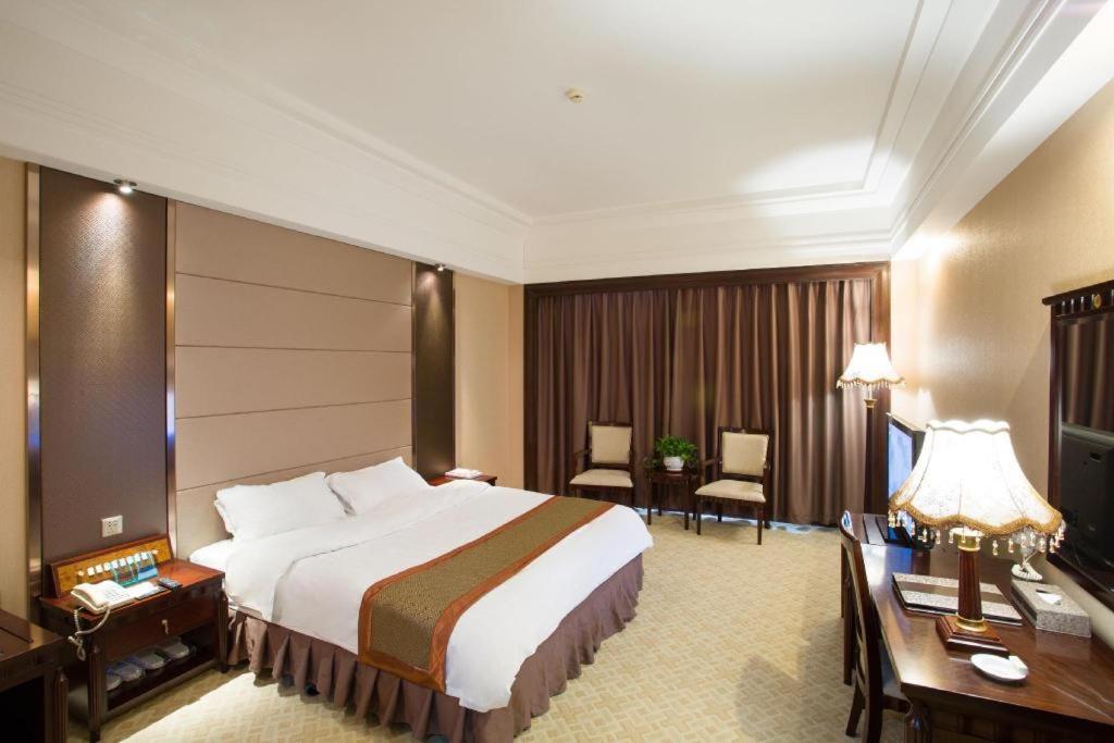 Chaozhou Hotel 25/49