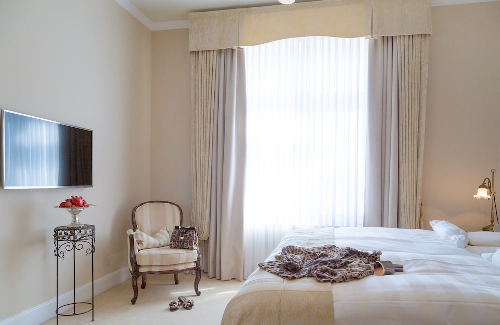 Miramar Hotel 5/42