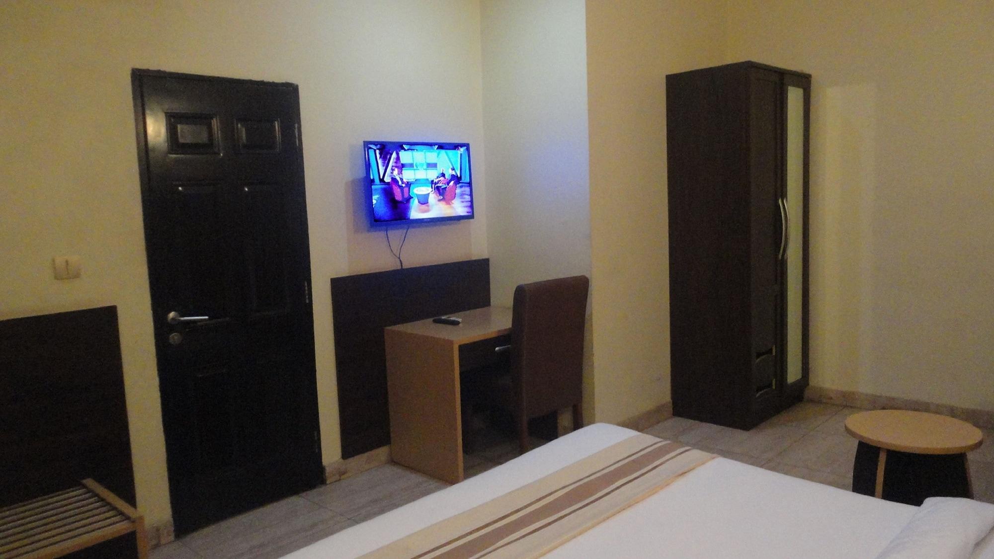 Caesar's Court Hotel And Suites 10/16