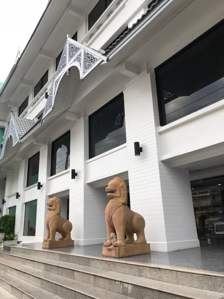 Sunday Ayothaya Hotel in AYUTTHAYA
