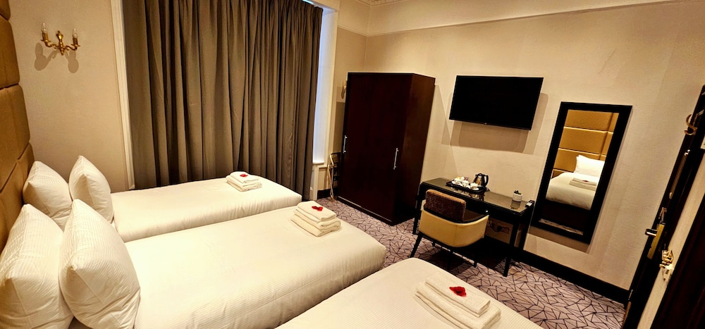 Hyde Park International Hotel 13/65