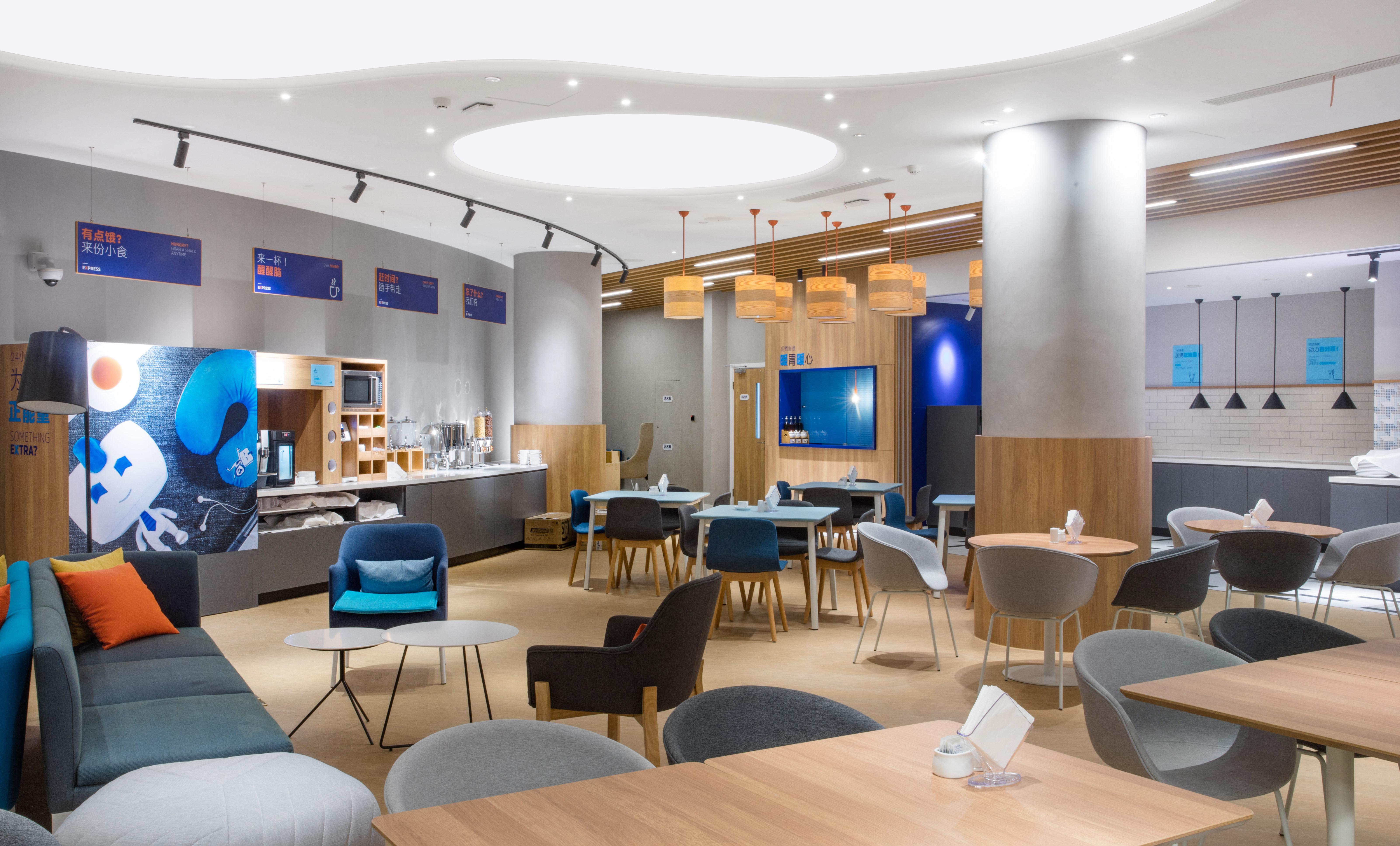 Holiday Inn Express Shanghai Tourism Zone 42/51