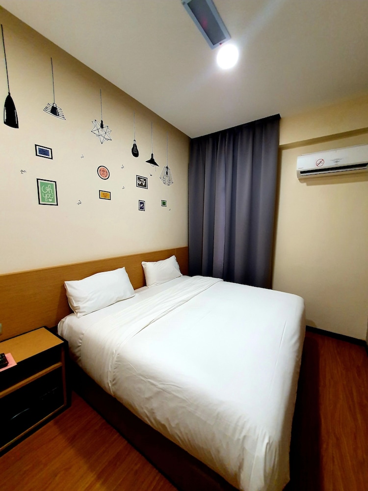 SUPERIOR, KING BED