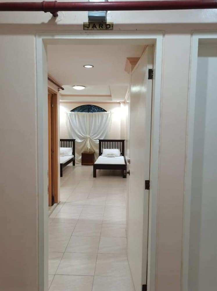 OYO 799 Ddd Habitat Iloilo 15/15