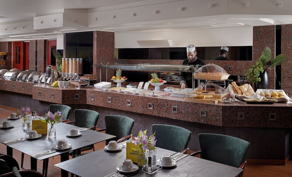 Holiday Inn Athens Airport 40/66