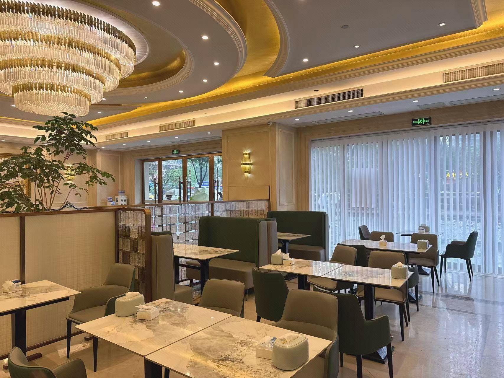 Vienna International Hotel (Nanjing South Railway Station South Square) 24/37