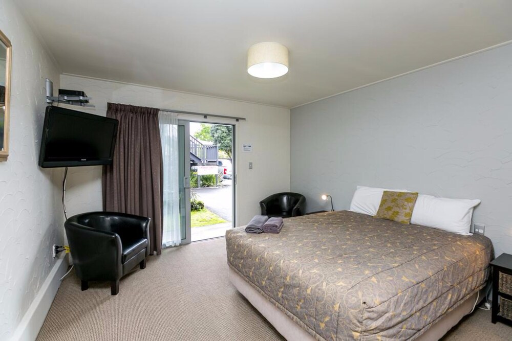 BASIC, STUDIO, QUEEN BED