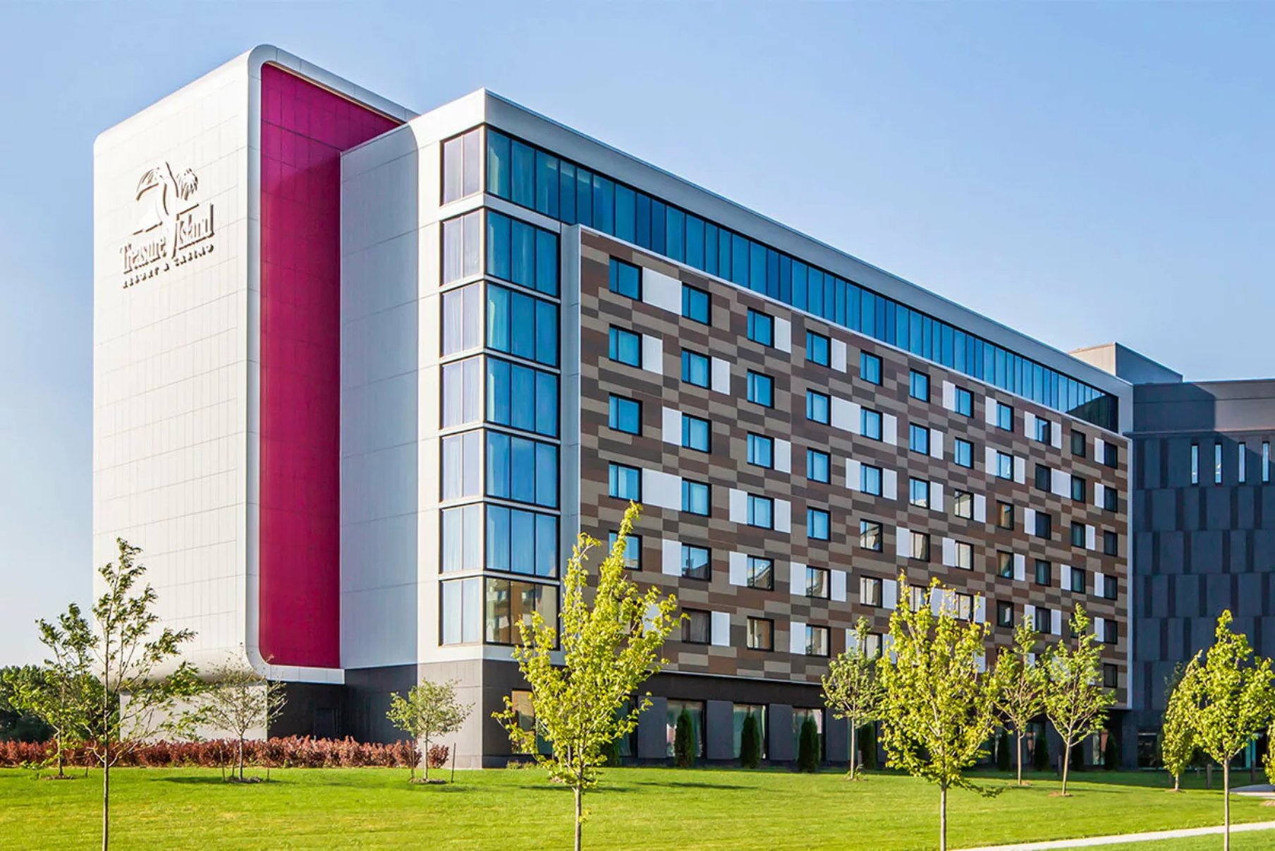Treasure Island Resort & Casino 1/5