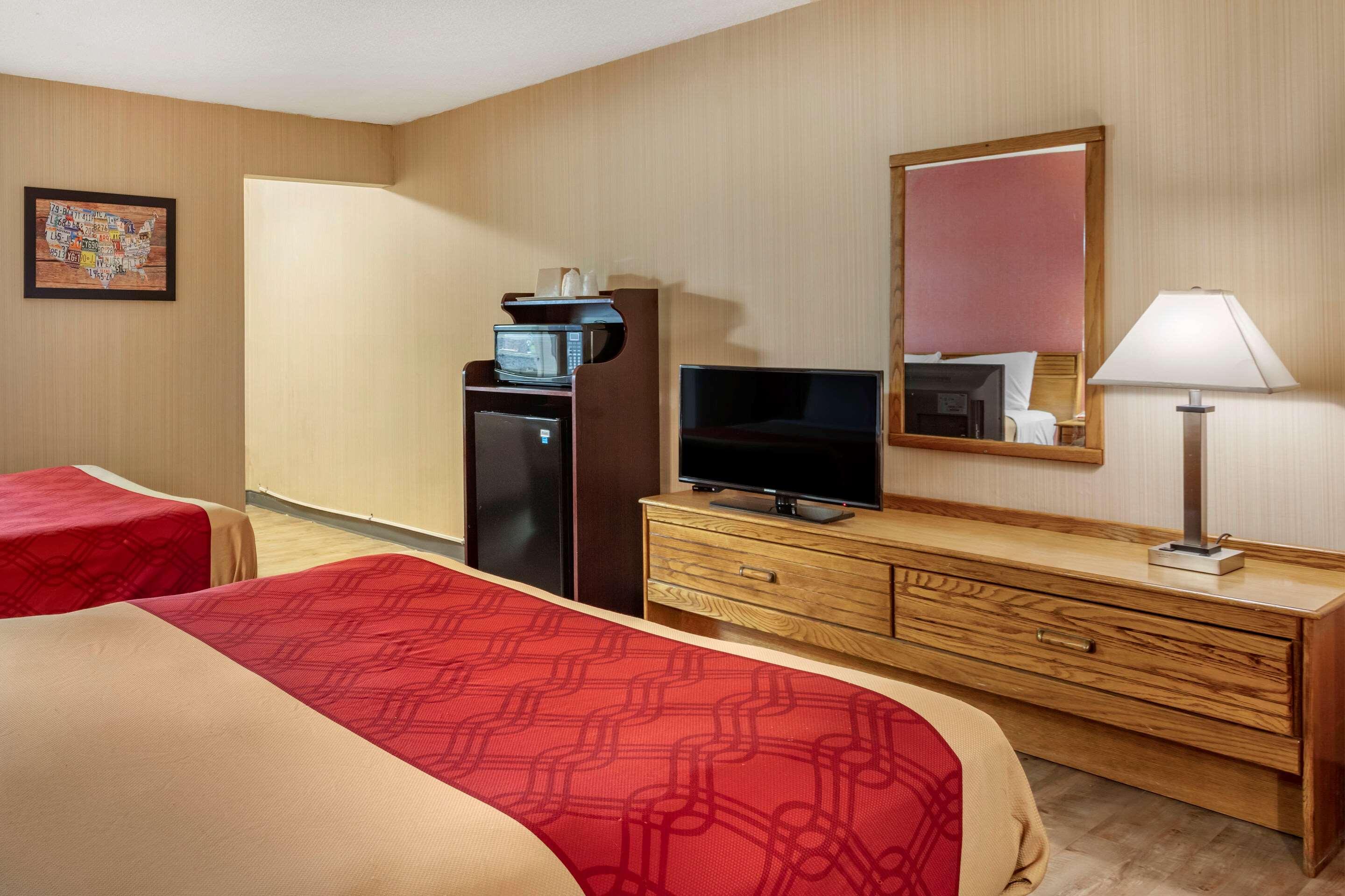 Economy Inn East Hartford CT 49/60