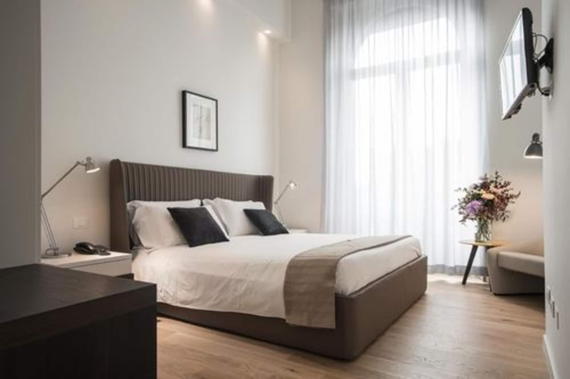 DELUXE, DOUBLE BED