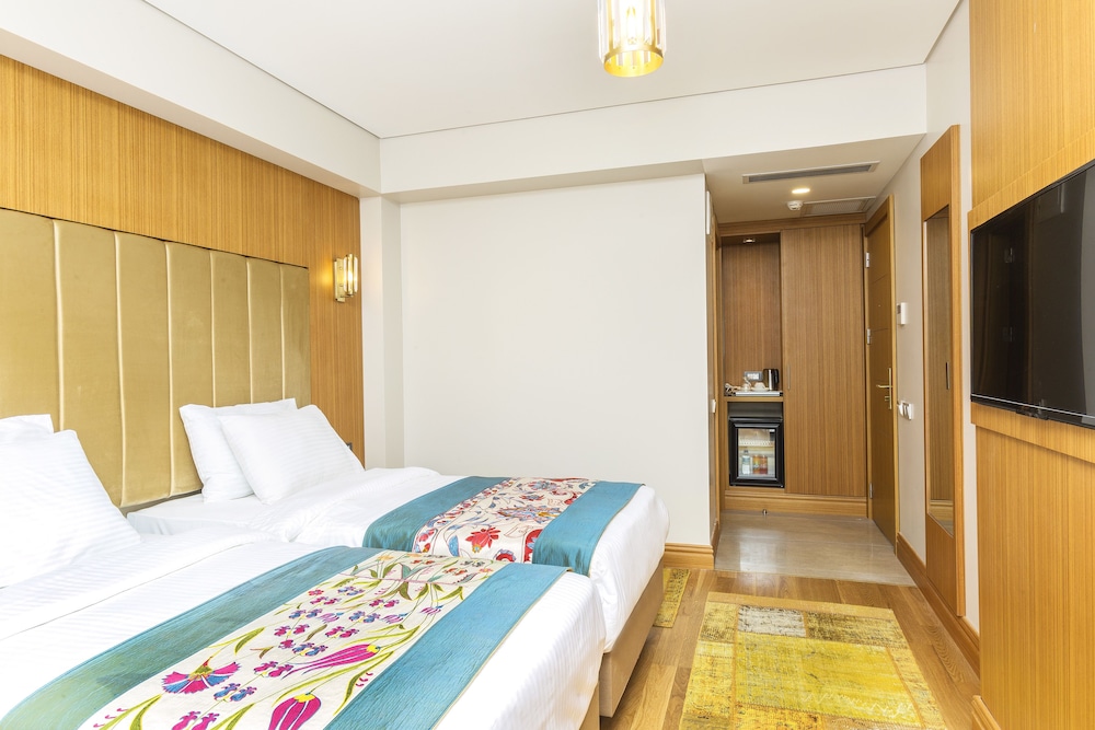 Obelisk Hotel & Suites 6/63