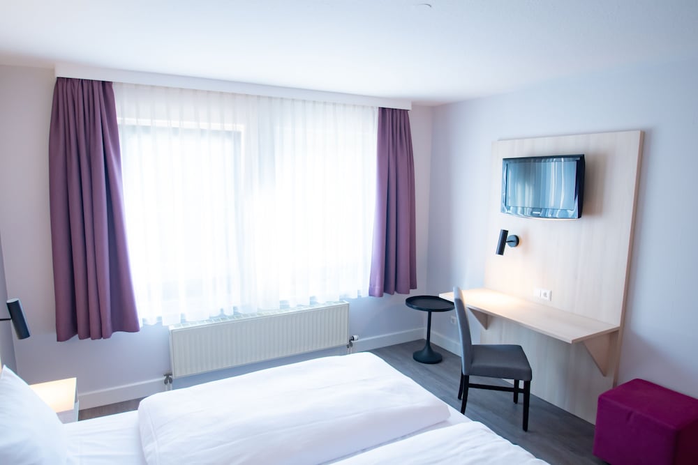 Standard, Single, Single Bed