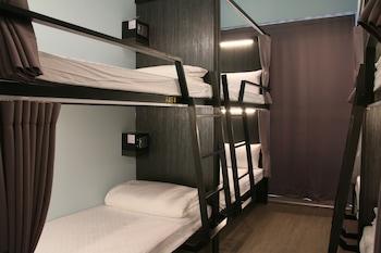 Female Dorm, Female Only, 2 Double Beds, Shared Bathroom, Adult Only
