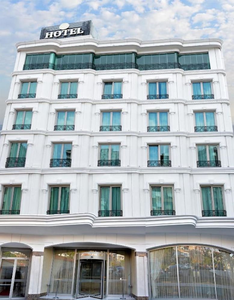 The Grand Mira Hotel 2/50