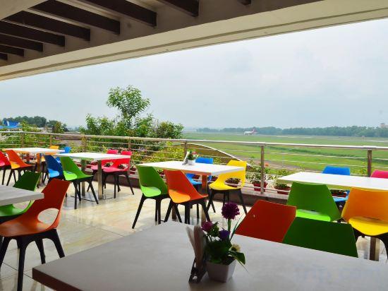 HOTEL GREEN ACRES 24/28