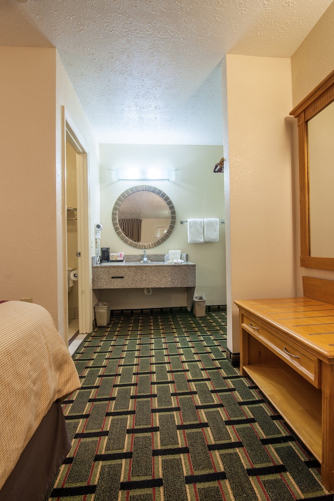 Red Roof Inn Crossville 23/28