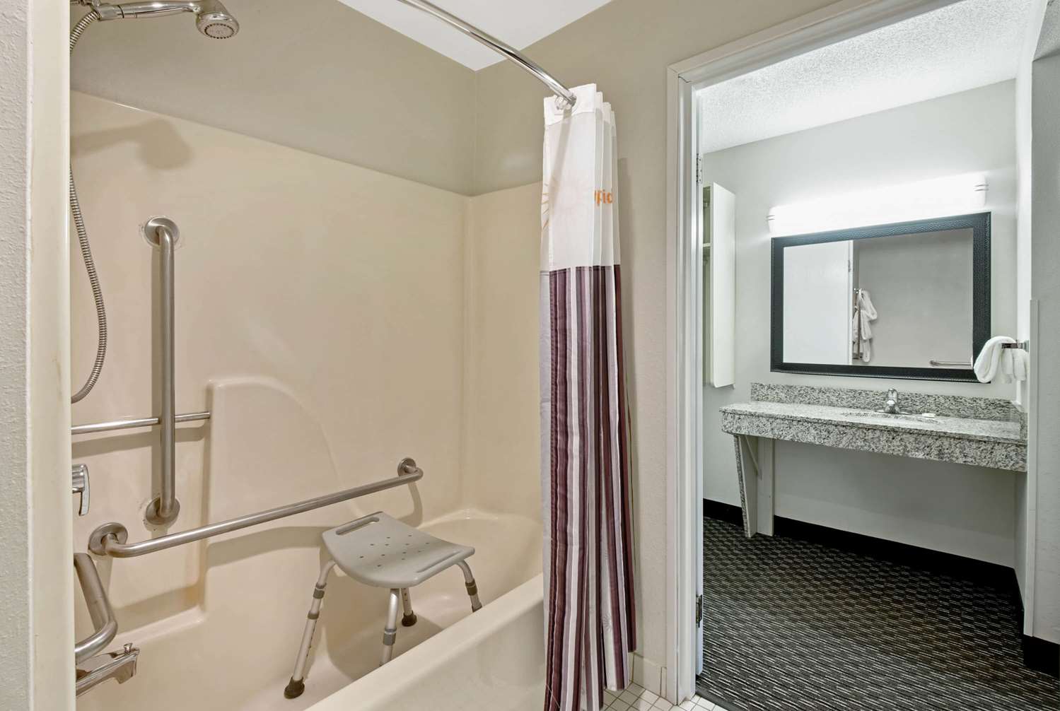 La Quinta Inn And Suites By Wyndham Harrisburg Airport Hershey 48/48
