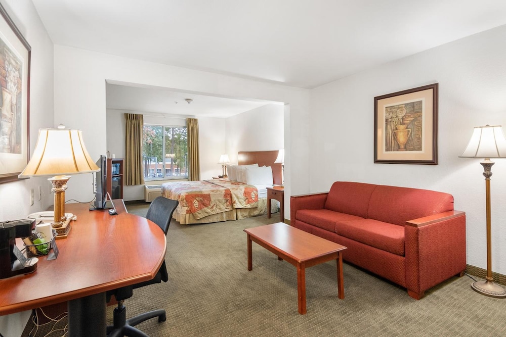 Sleep Inn & Suites Newport News City Center Area 31/41