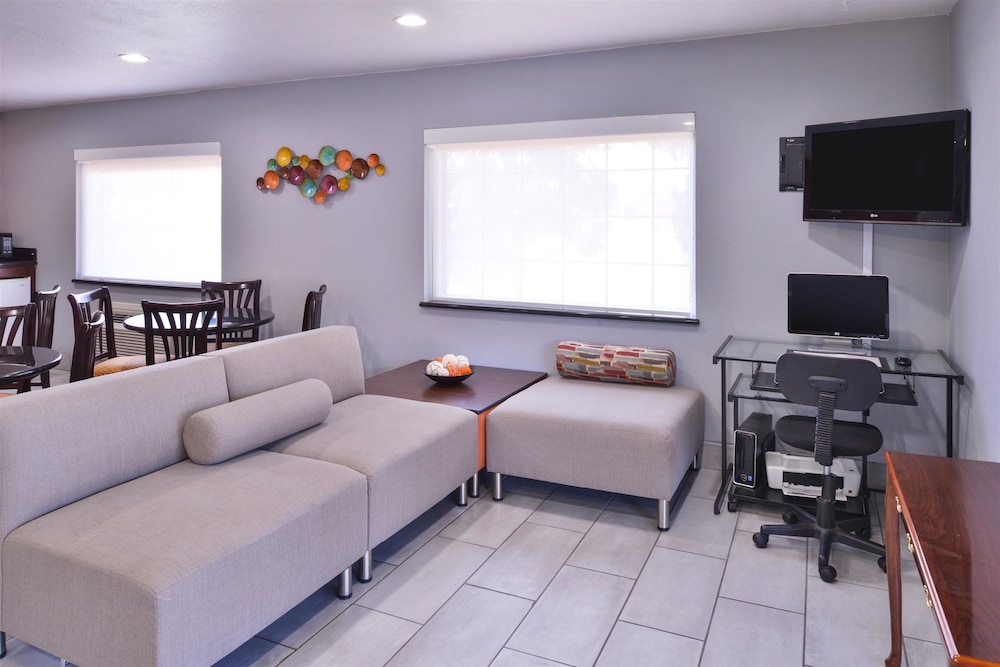 Americas Best Value Inn Batesville 21/33