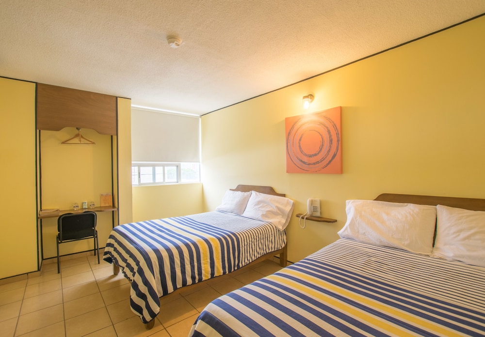 Hotel Mateos 1215 13/42