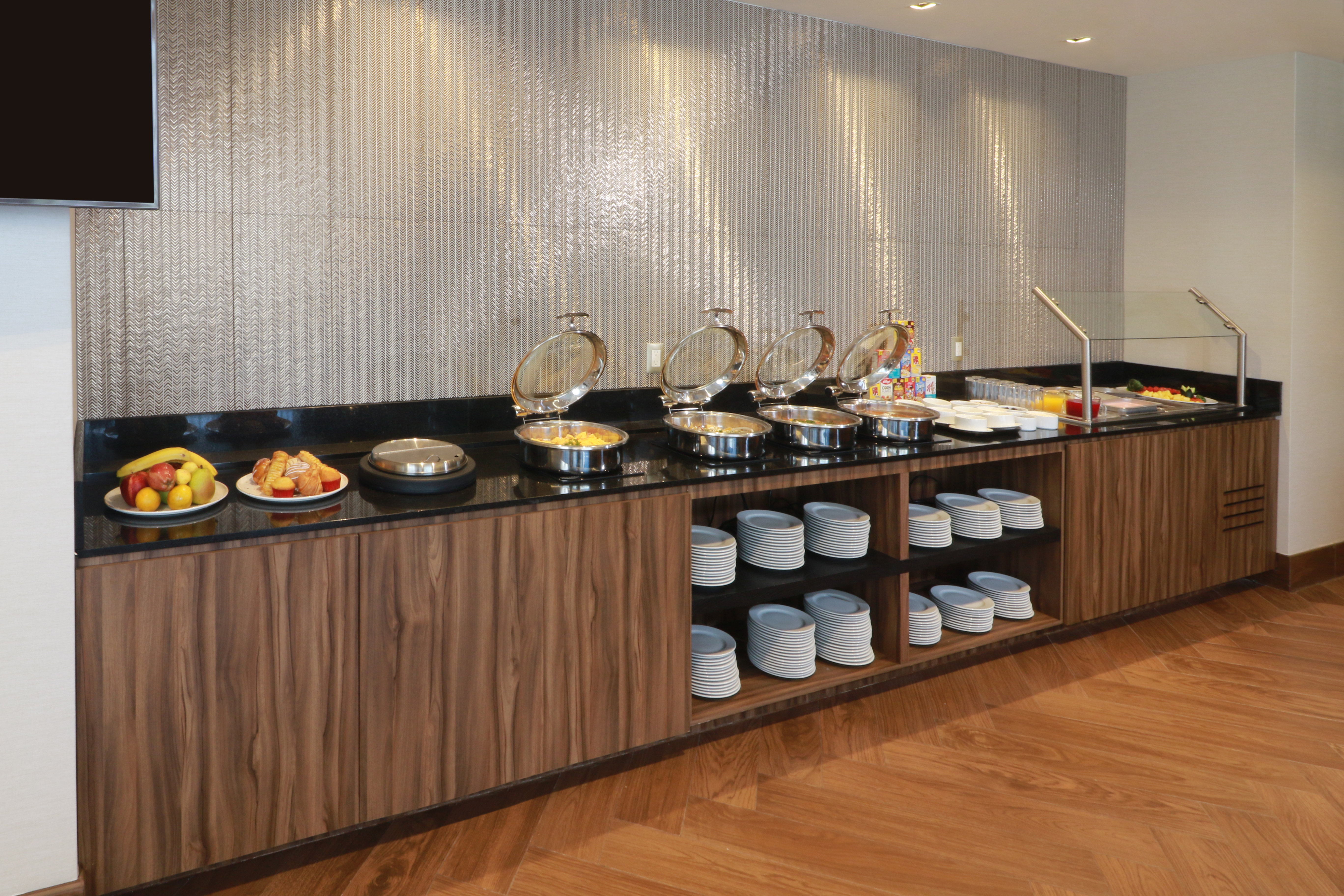 Holiday Inn And Suites Monterrey Apodaca Zona Airport 59/77