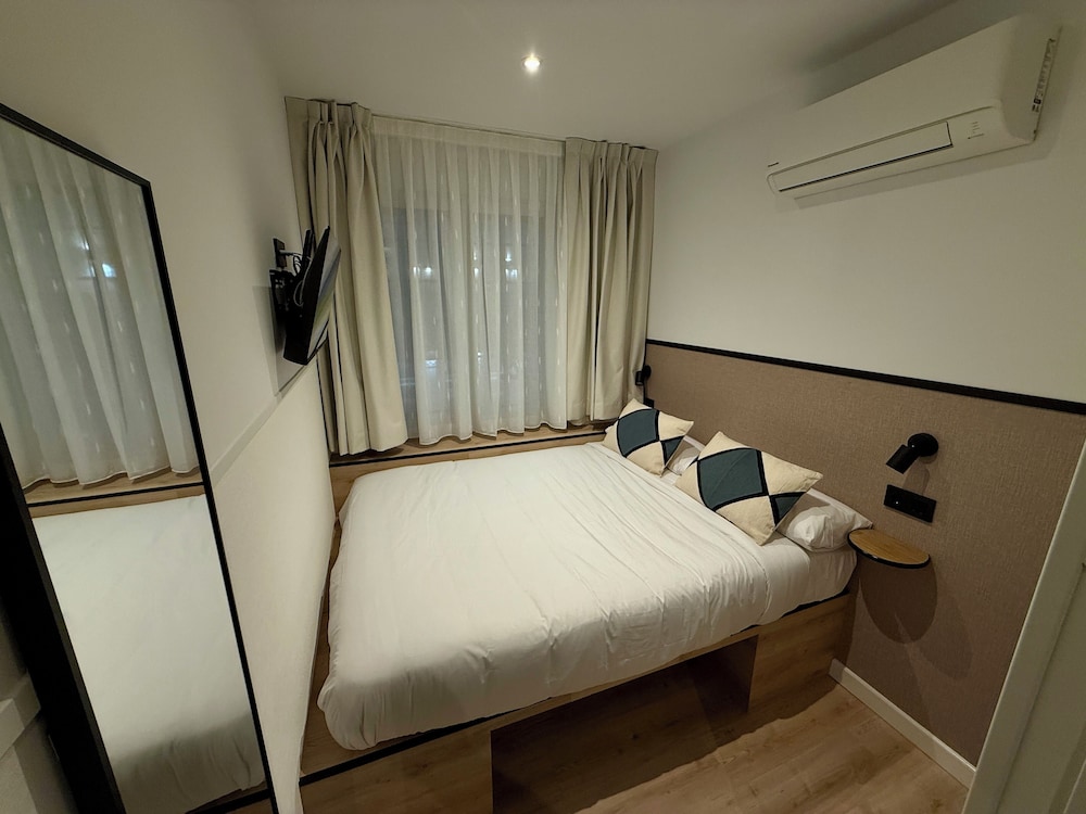 STANDARD, DOUBLE BED, CITY VIEW, PRIVATE BATHROOM