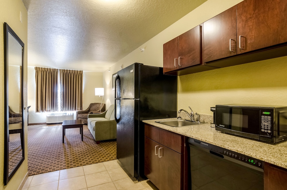 Cobblestone Hotel & Suites - Jefferson 34/39