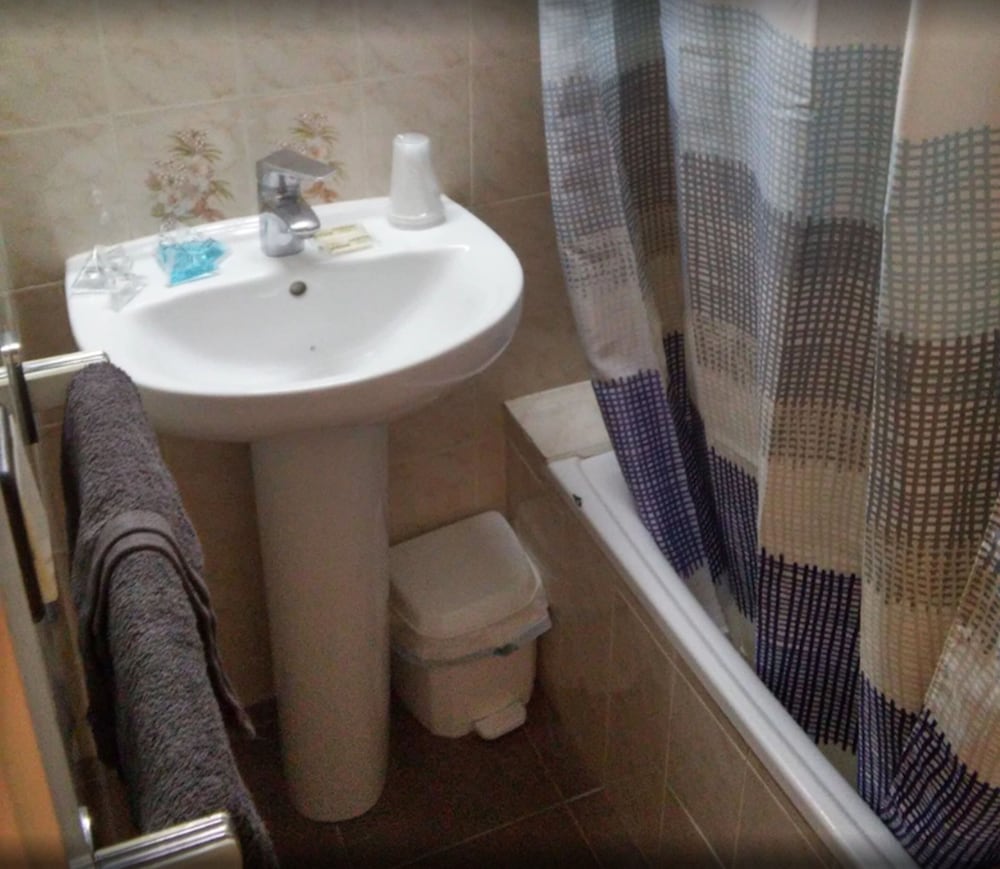 Hostal Lesseps 54/60