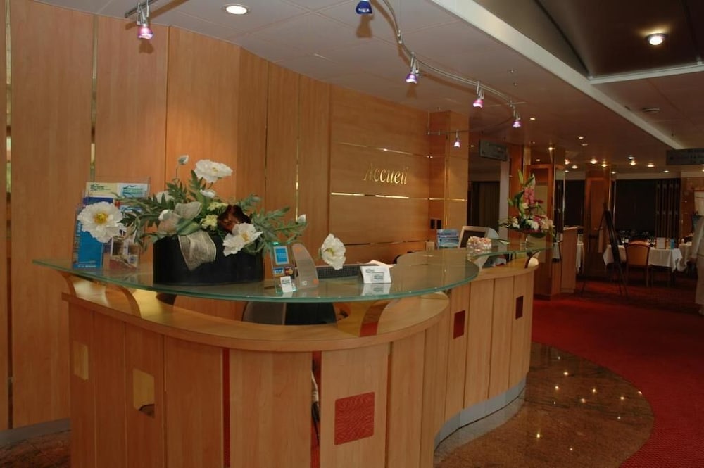 Brit Hotel Nantes La Beaujoire - L Amandine 54/62