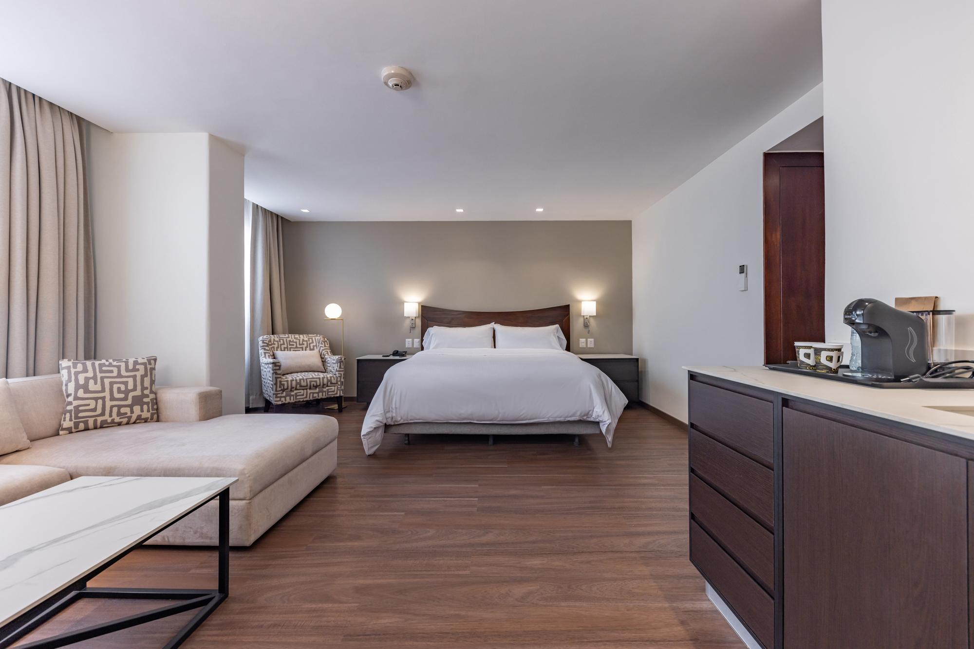 Junior Suite, Street View