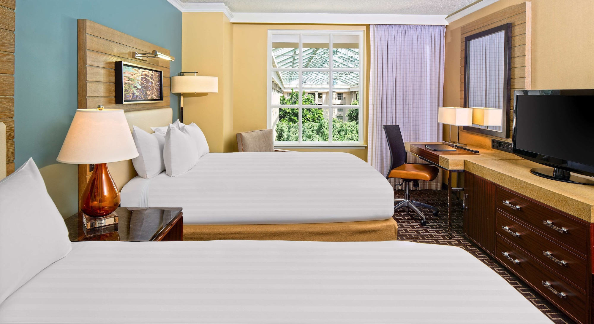 Room, 2 Queen Beds, Atrium View