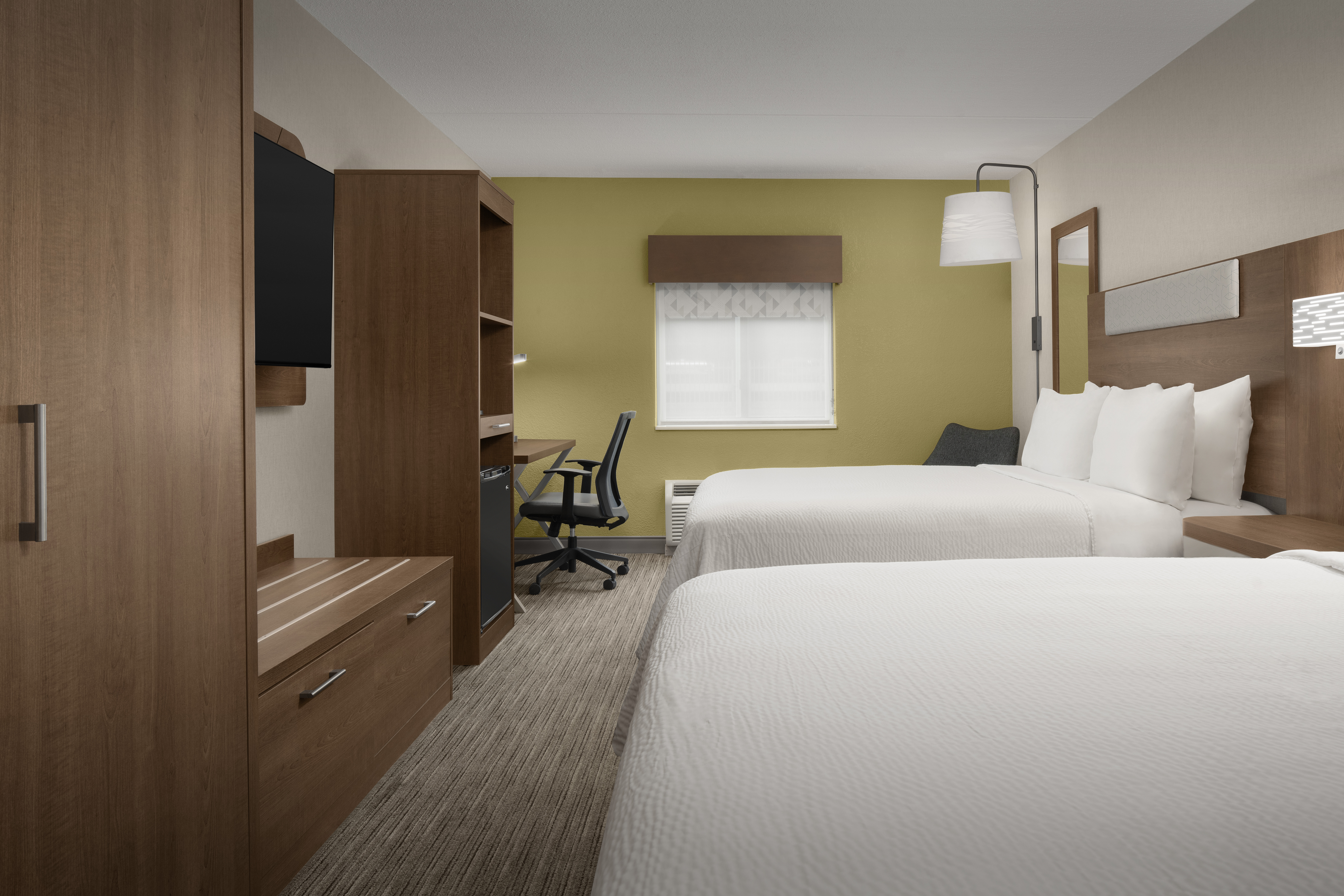 Holiday Inn Express-Saugus Logan Airport 8/28