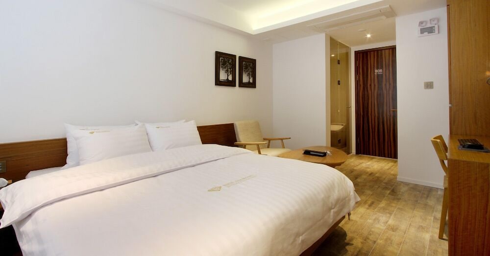 Rich Diamond Hotel 24/79