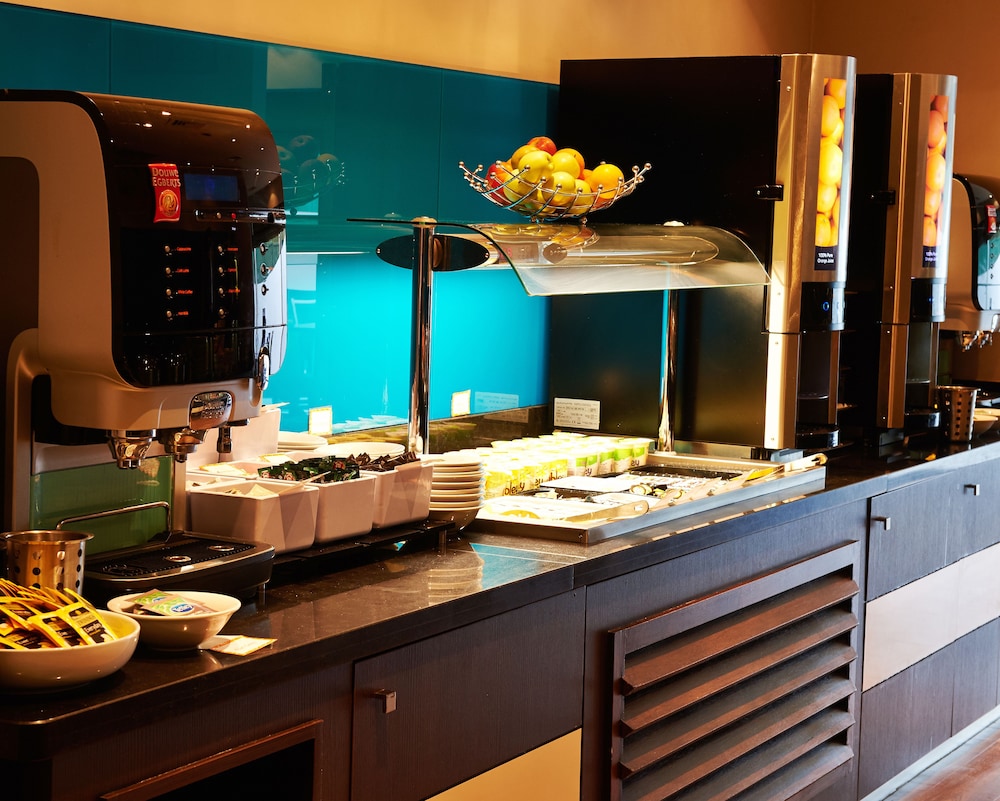 Holiday Inn Express Manchester Airport 56/74
