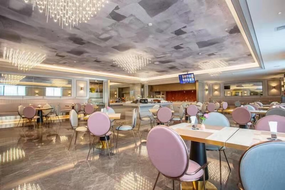 Mercure Changchun Ziyou Road Dahua 27/29