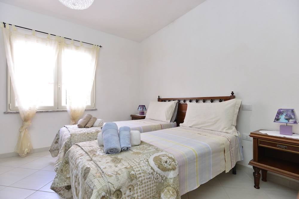 شقة بسريرين منفصلين بغرفة نوم واحدة مع أريكة، Izzhome Pula Regina Margherita Apartment 2/9