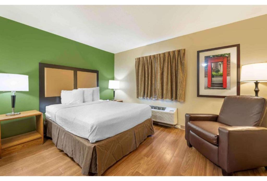 ROOM, QUEEN BED, ACCESSIBLE
