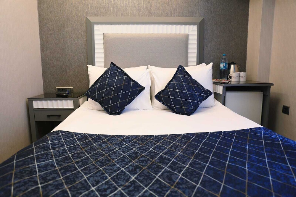 Mineo Park Hotel 50/58