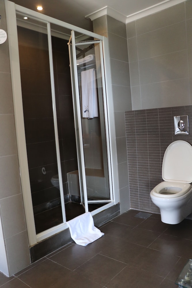 Mamba Point Hotel 41/42
