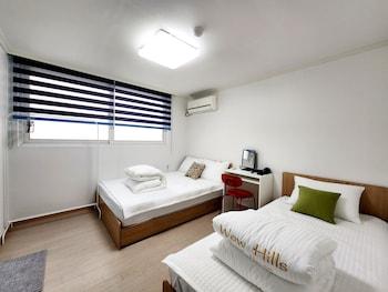 Deluxe, Twin Beds