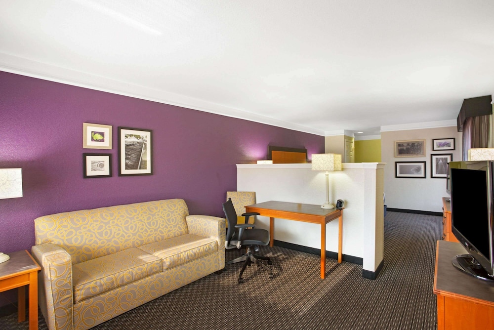 La Quinta Inn San Marcos 34/42