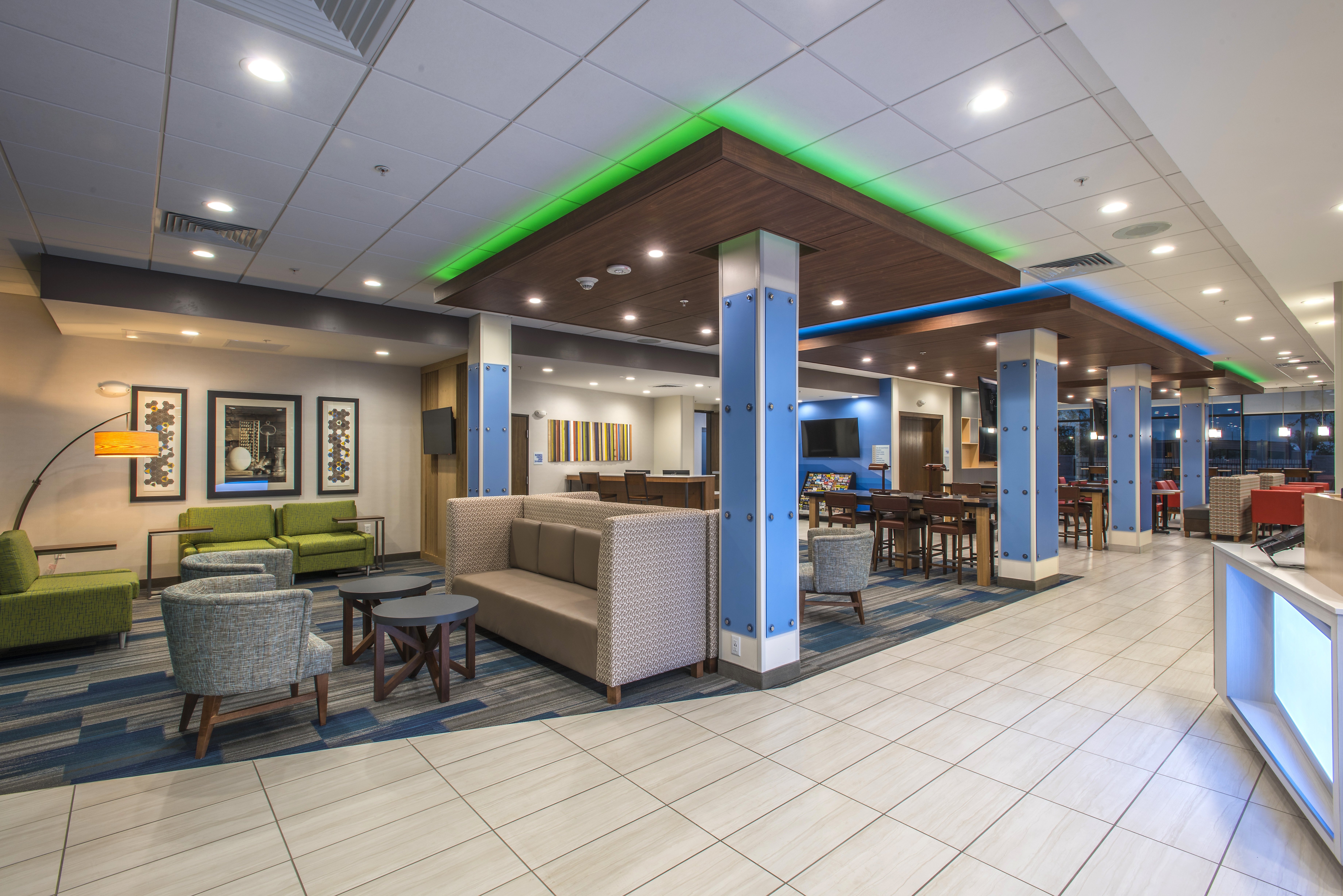 Holiday Inn Express and Suites Phoenix North Happy Valley an IHG Hotel 14/64