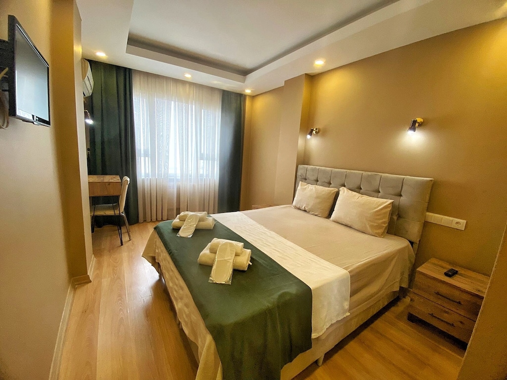 Ulubat Castle Hotel 30/61