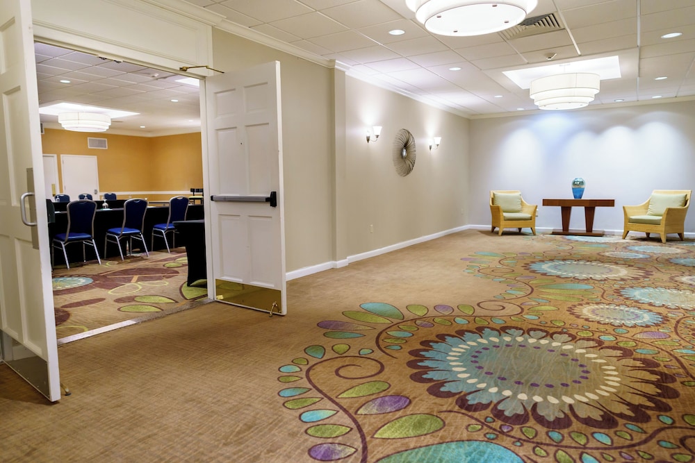 Holiday Inn Cape Cod-Falmouth 22/61