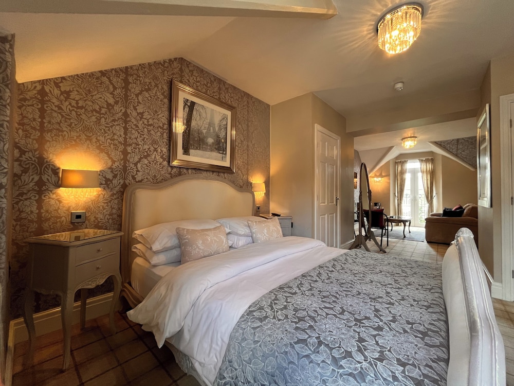 Bowness Bay Suites 10/31