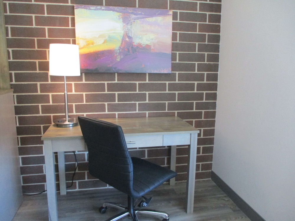 Best Western Plus Executive Residency Waterloo and Cedar Falls 32/42
