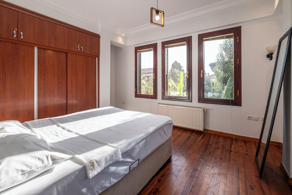 2 BEDROOMS, VILLA, GARDEN VIEW, GARDEN AREA
