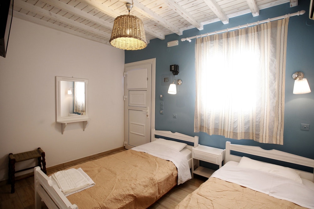 Nikos Rooms 17/50